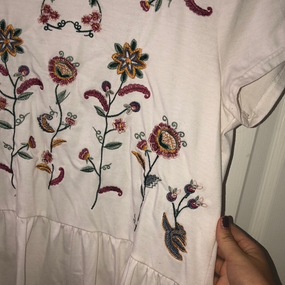 small floral blouse - Picture 3 of 3